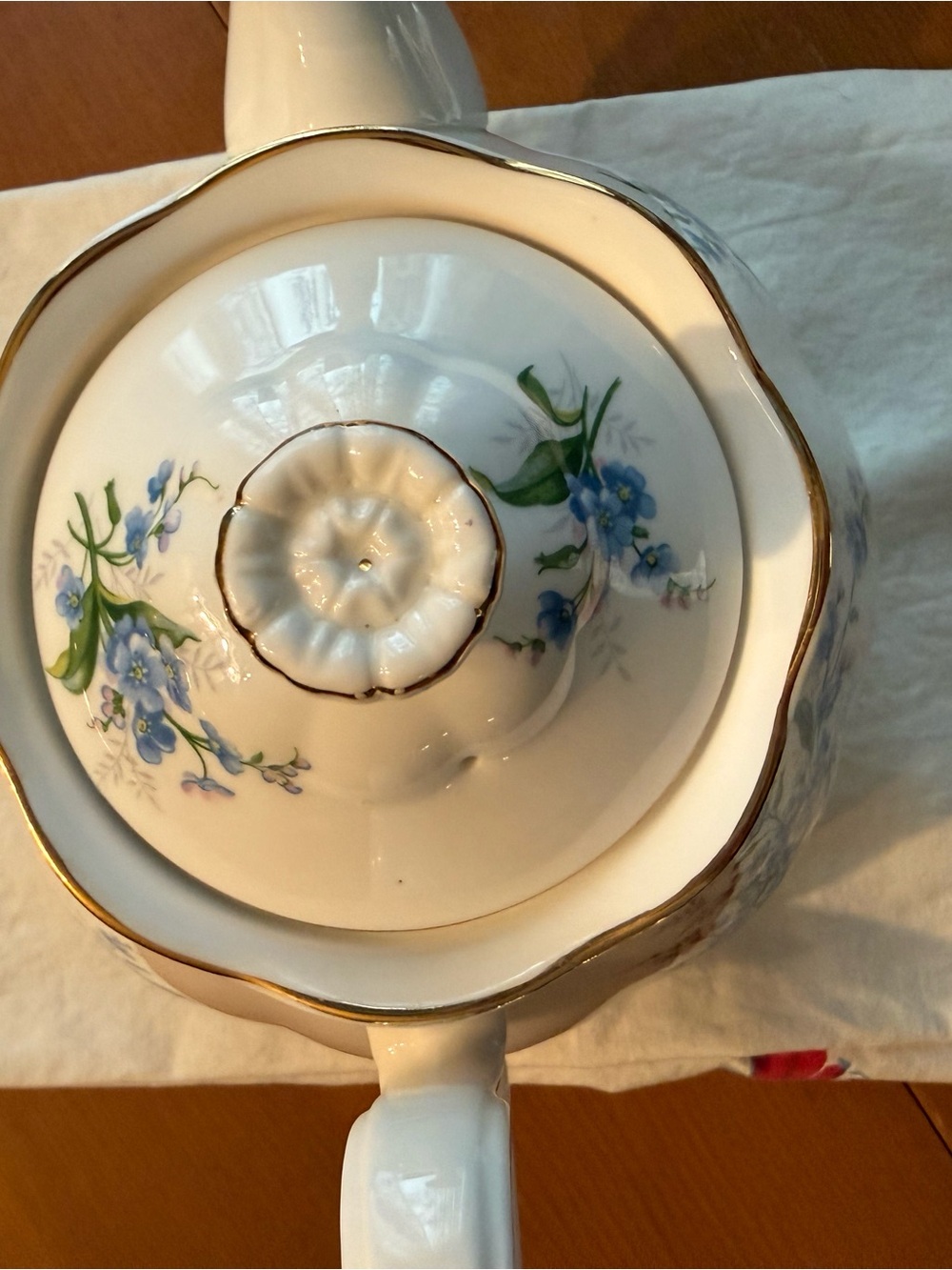 Royal Albert “Forget Me Not” Porcelain Teapot, England - Picture 2 of 7